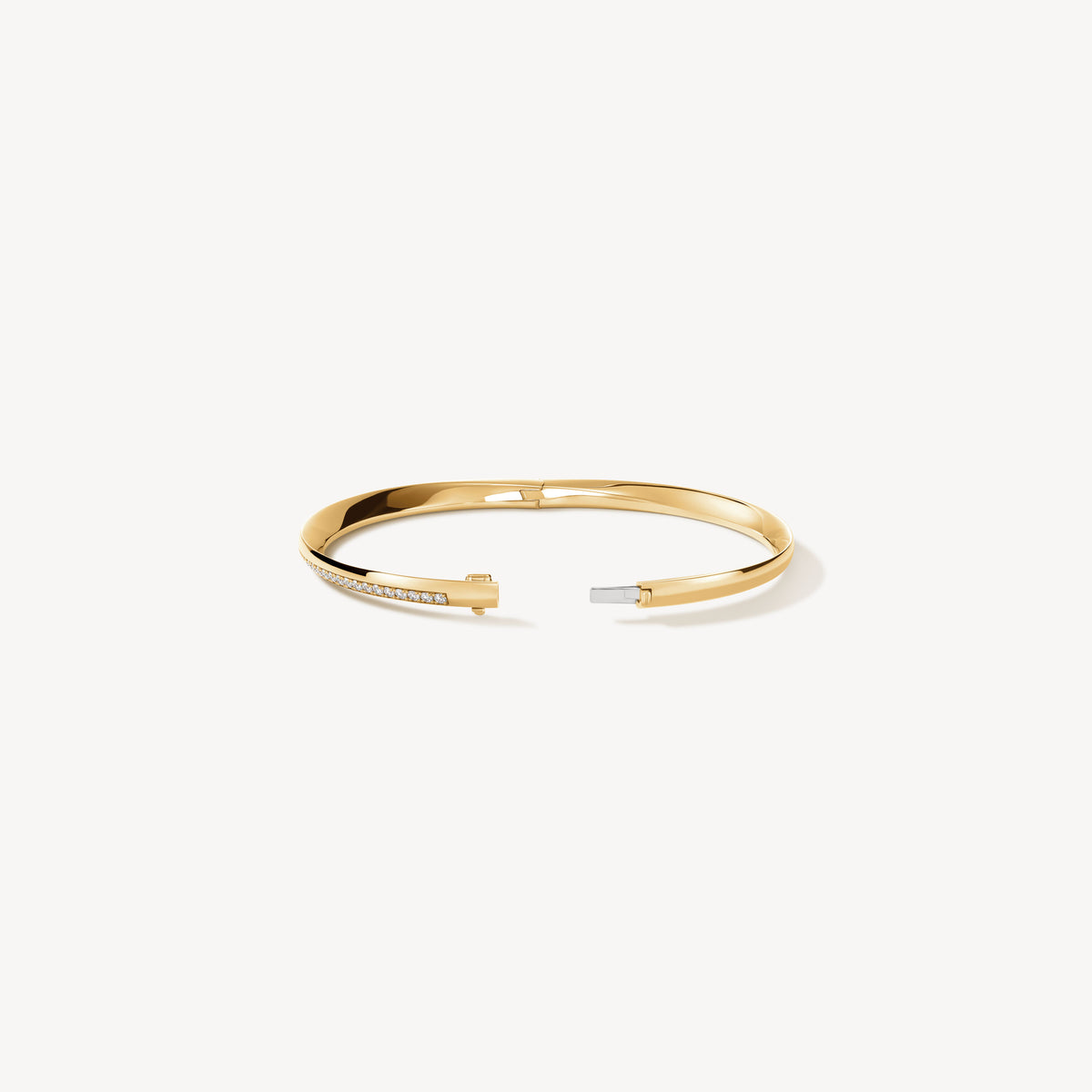 Hearts On Fire Barre Pavé Bangle