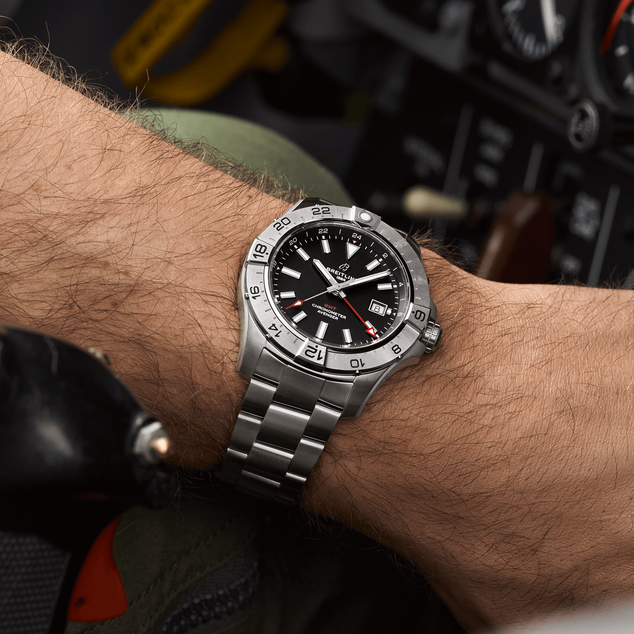 Breitling Avenger Automatic GMT 44