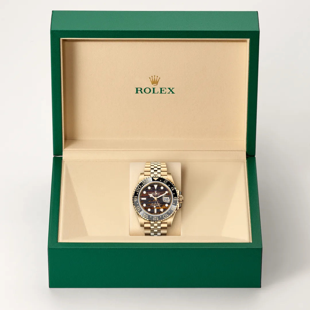Rolex GMT-Master II in 18 ct yellow gold, M126718GRNR-0002 | IJL