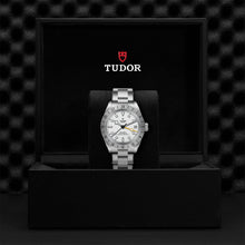 TUDOR Black Bay Pro