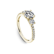 Noam Carver Round Diamond Engagement Ring