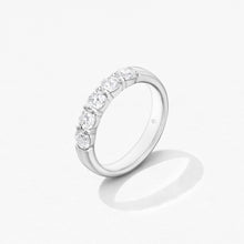Hearts On Fire Signature 5-Stone Band