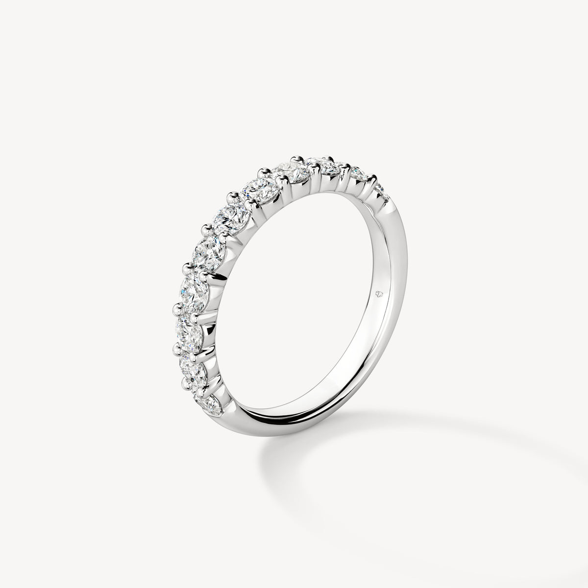 Hearts On Fire Signature 11-Stone Band