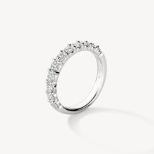 Hearts On Fire Signature 11-Stone Band