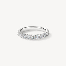 Hearts On Fire Signature 11-Stone Band