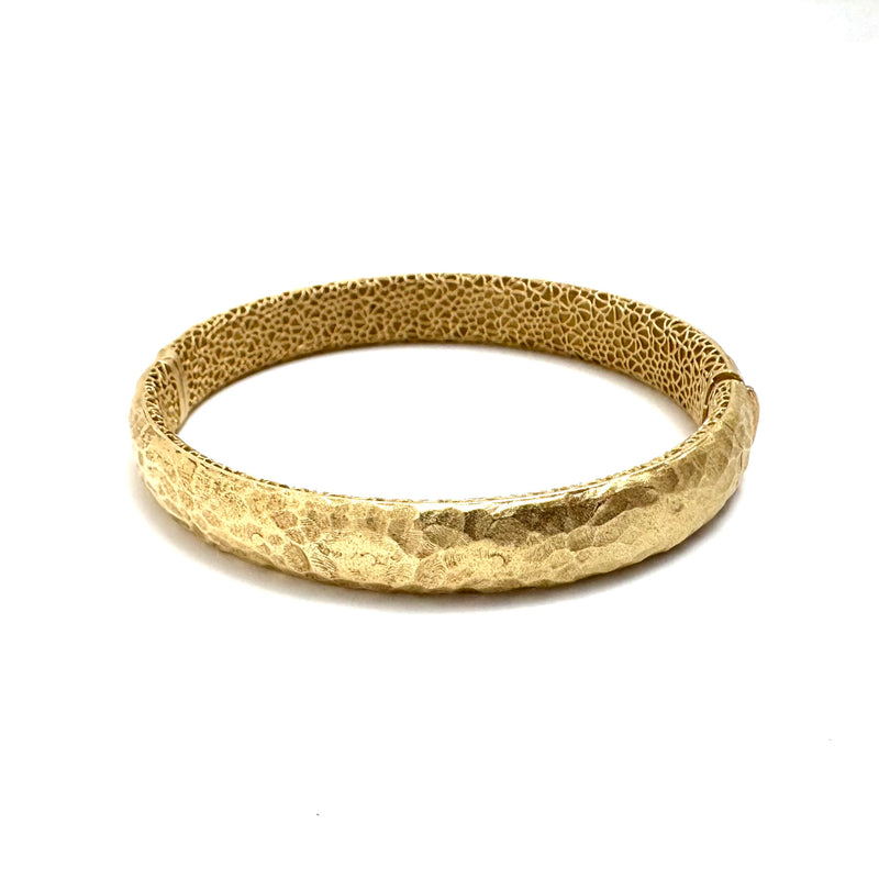 14KY Satin/ Hammered 10mm Hinged Bangle Bracelet