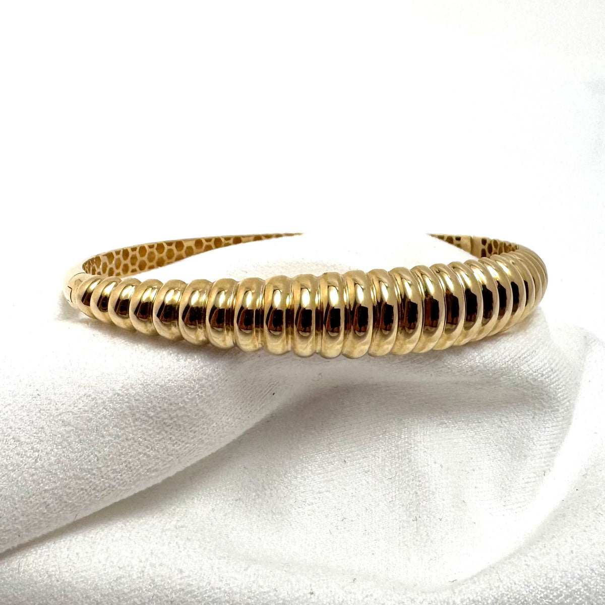 14KY Croissant Hinged Bangle