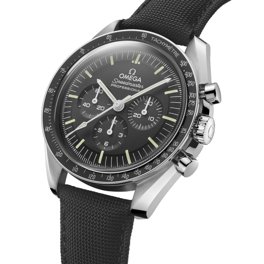 OMEGA Speedmaster Moonwatch Professional Master Chronometer Chronograph 42mm