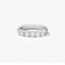 Hearts On Fire Signature 5-Stone Band