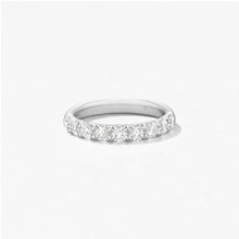 Hearts On Fire Signature 9-Stone Band
