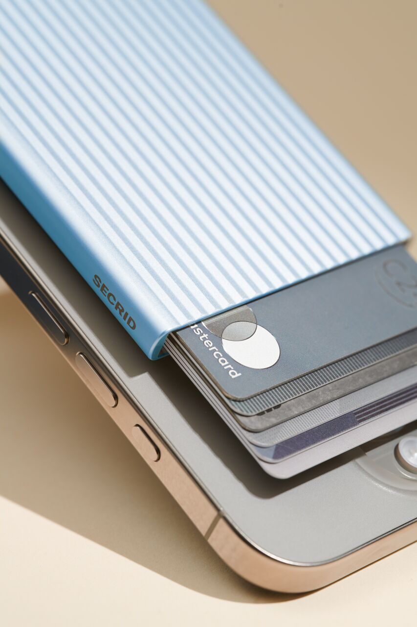 Secrid Cardprotector+ MagSafe Fluted Ice Blue