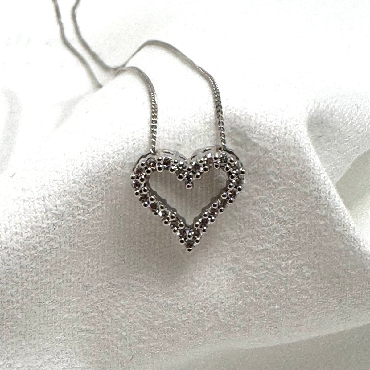 10K White Gold Diamond Heart Necklace 18-Inch
