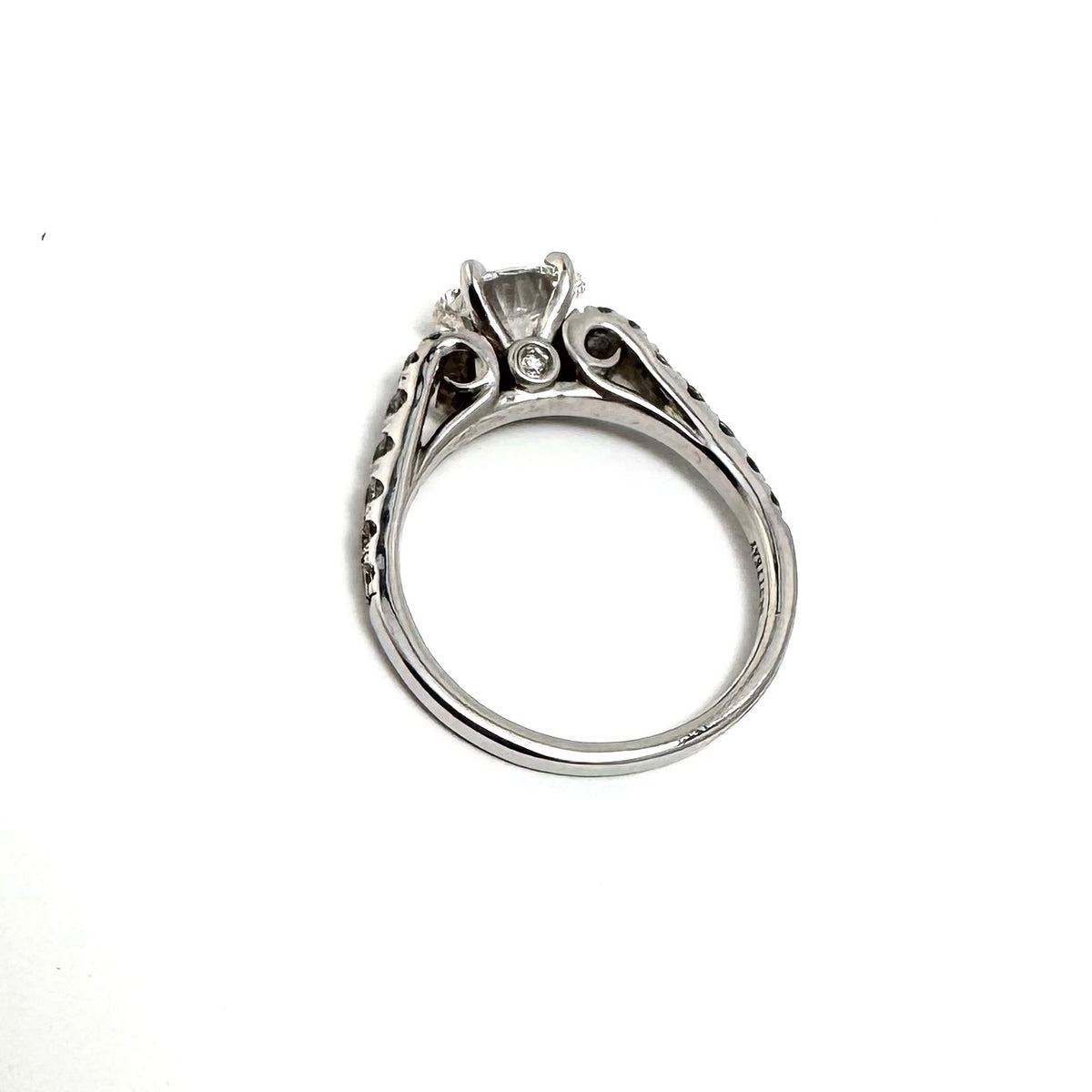 19KW Eng Rg Oval LGD 1.01 G-J/VS Diatw =0.48ct RNG SZ. 6.5