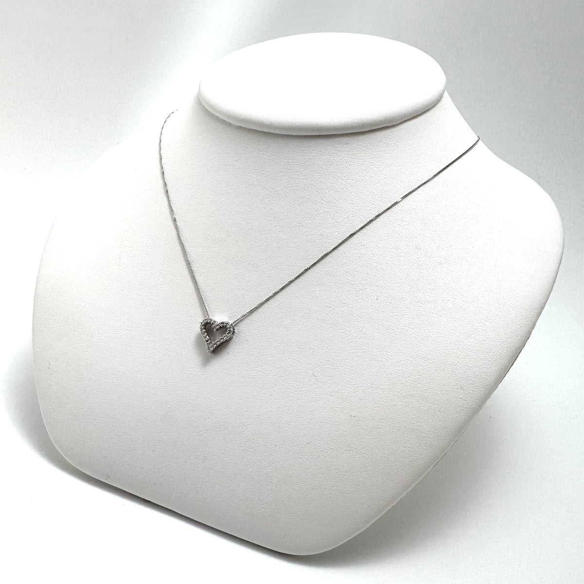 10K White Gold Diamond Heart Necklace 18-Inch