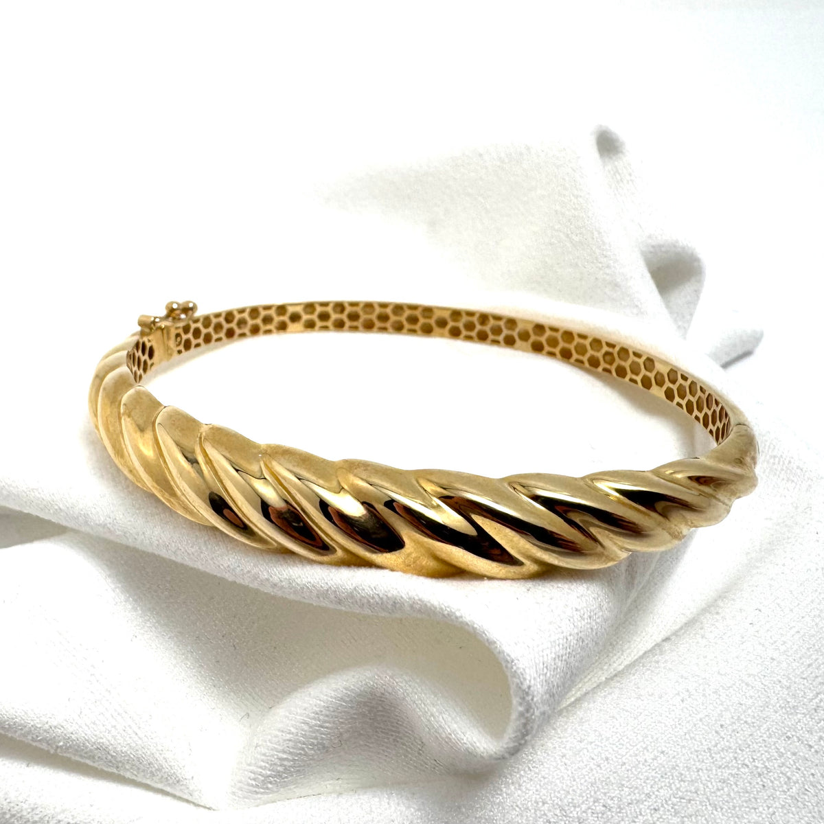 14KY Croissant Hinged Bangle TA193