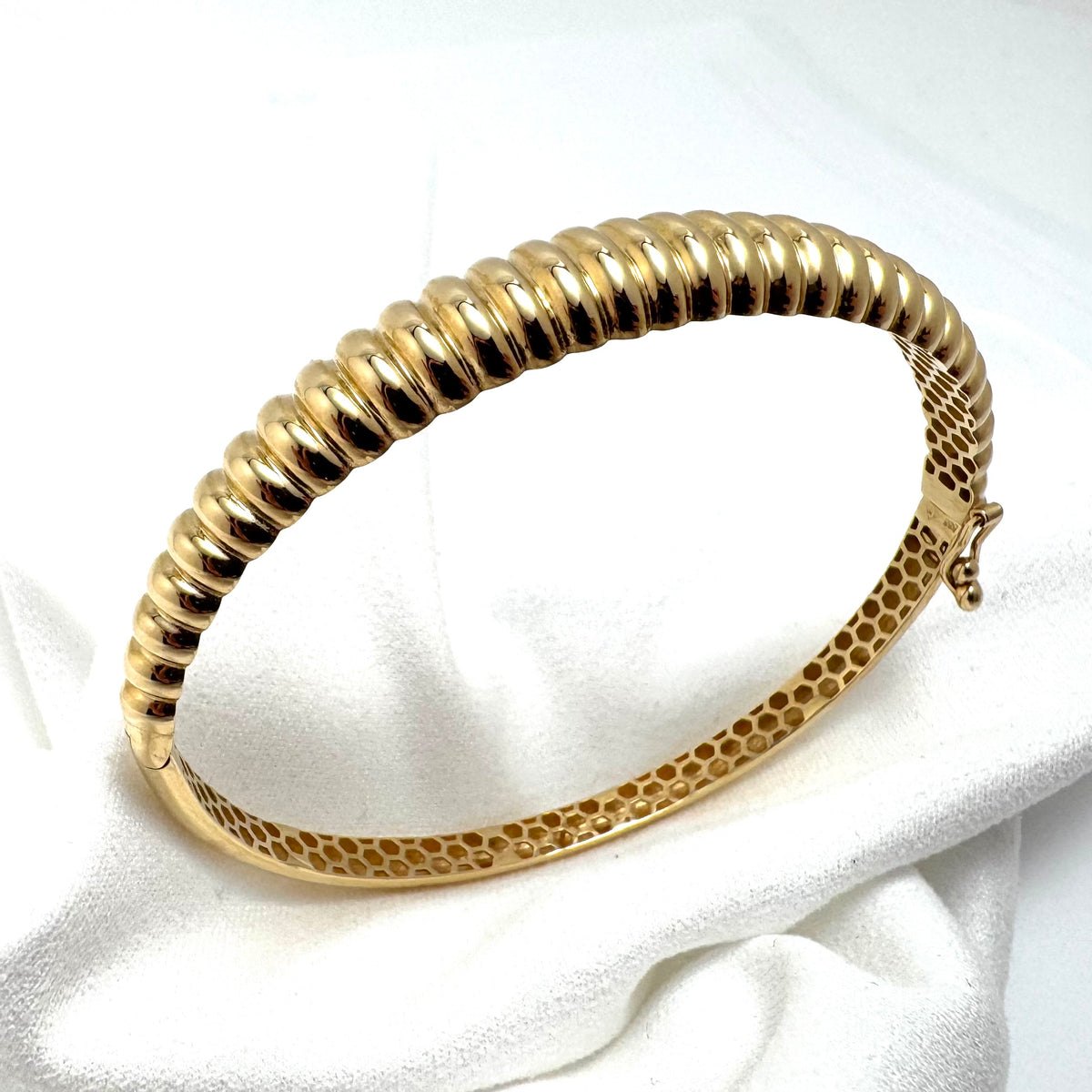 14KY Croissant Hinged Bangle