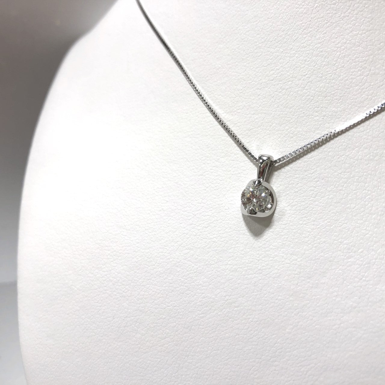 18KW Diamond Solitaire Pendant 0.50ct (Chain Included)